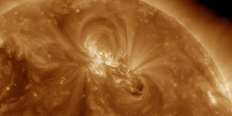 Brillamento solare: blackout radio, previste tempeste geomagnetiche classe G2