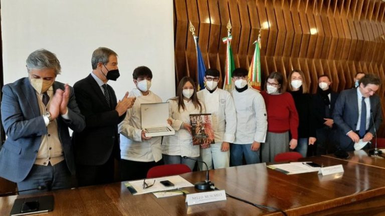 Agricoltura, Musumeci premia le scuole partecipanti a “Coltivi…Amo il patrimonio di Sicilia”