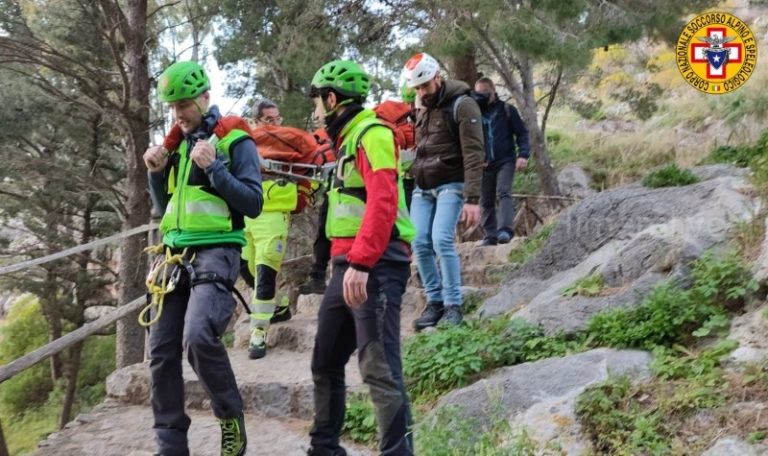 Cefalù: turista tedesca infortunata sulla Rocca, tragedia sfiorata grazie al soccorso alpino