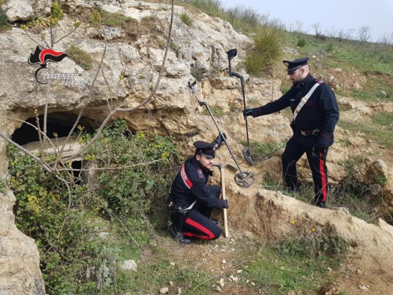 Furto beni culturali: beccati e arrestati cinque ladri dai carabinieri