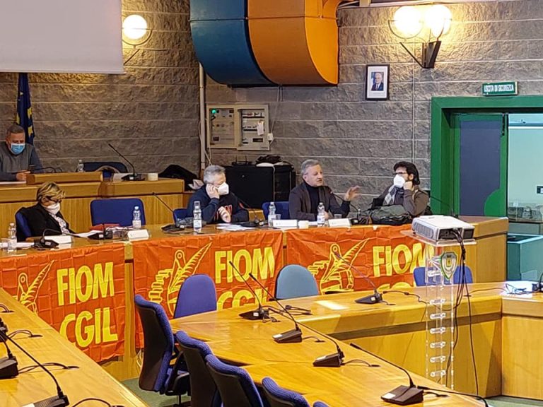 Amianto, processo agli ex vertici di Fincantieri. La Fiom e la Cgil: “Soddisfazione per l’esito. Riconosciuto il ruolo storico della Fiom a tutela della salute dei lavoratori”