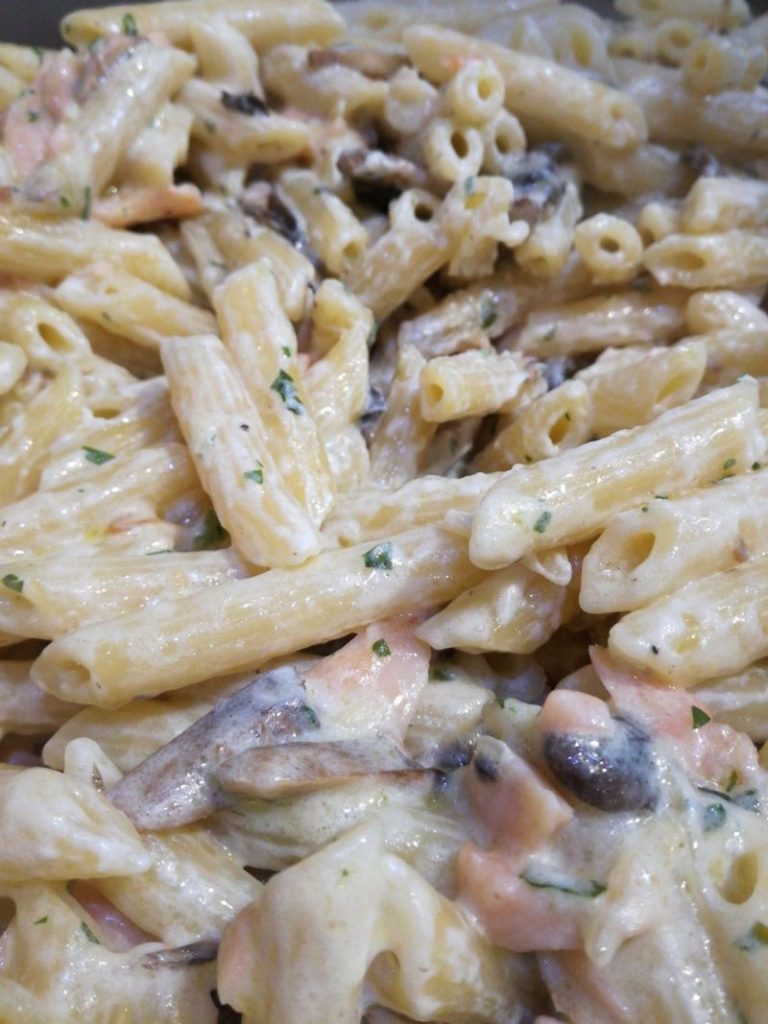 Le ricette di Himera Live: pasta salmone e funghi