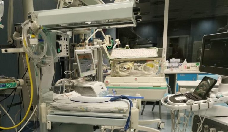 Francesco, il neonato abbandonato sta bene: ora il piccolo attende una famiglia