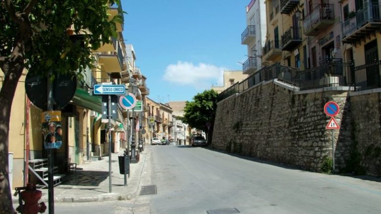 Caldo e afa a Trabia: l’amministrazione offre un riparo al “fresco” a chi ha bisogno