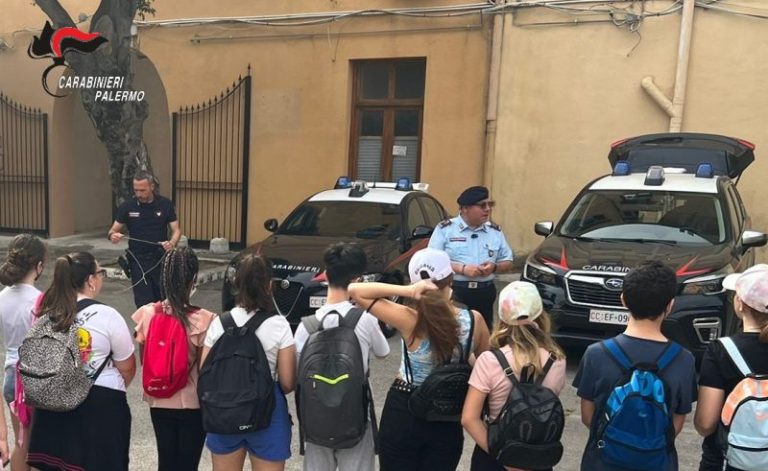 Vanno avanti le visite guidate delle scuole di Palermo e provincia al Comando Legione Carabinieri Sicilia