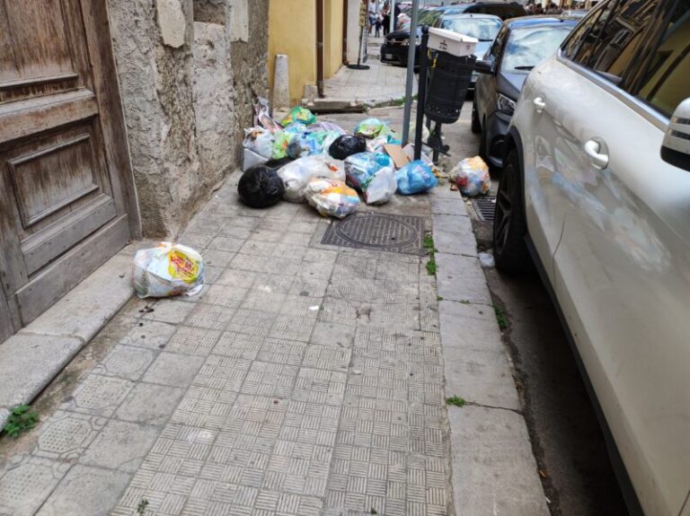 Termini Imerese: rifiuti abbandonati in zona Marina e in via Felice Cavallotti FOTO