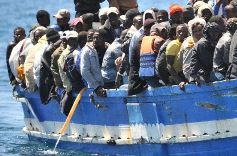 Tragedia migranti: muore neonato prima di sbarcare a Lampedusa