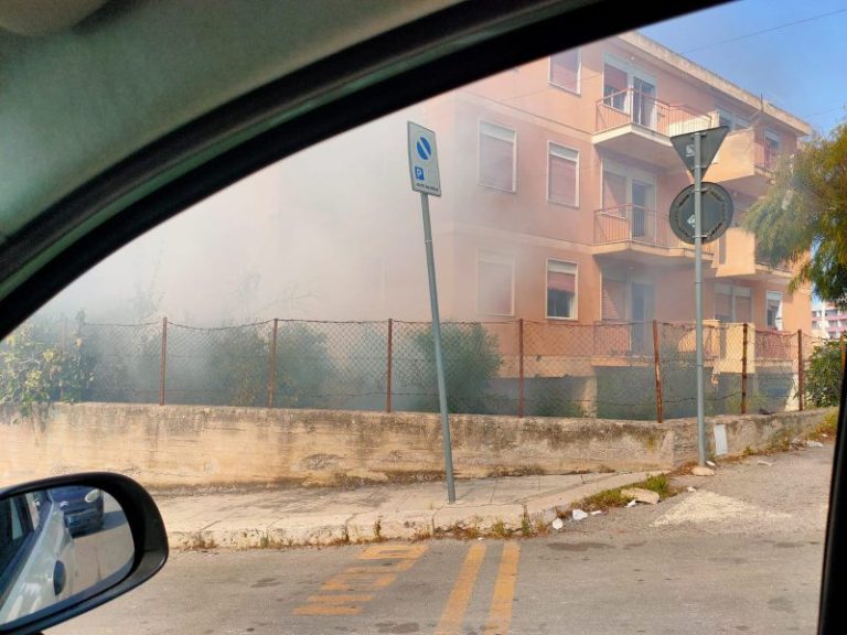 Termini Imerese: incendio in via Salvatore Cimino FOTO