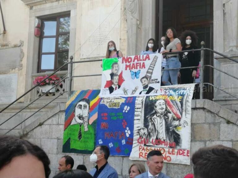 Termini Imerese: una delegazione di studenti della Tisia d’Imera in piazza Duomo per ricordare la strage di Capaci FOTO