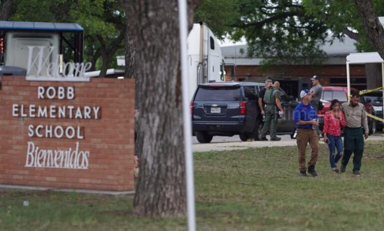 Strage in una scuola elementare: morti 19 bambini e due adulti FOTO