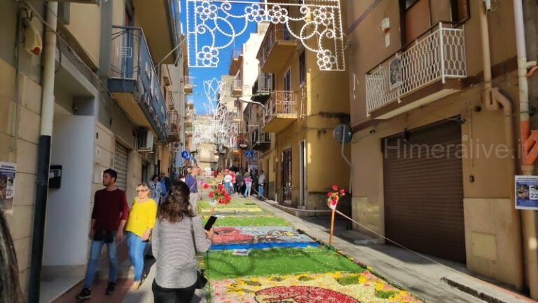 Termini Imerese: tanti visitatori per l’infiorata termitana 2022 FOTO E VIDEO