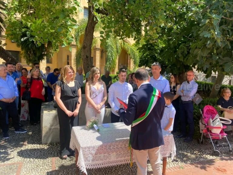 Lieto evento al museo di Termini Imerese: Desiree e Gaetano scelgono il giardino per unirsi in matrimonio FOTO