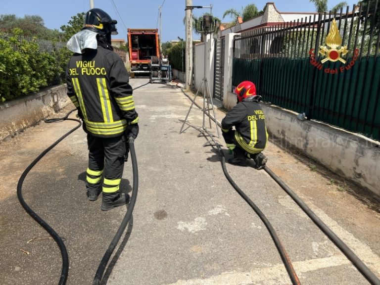 Momenti di paura in una villetta in provincia di Palermo: i pompieri mettono in sicurezza serbatoio GPL