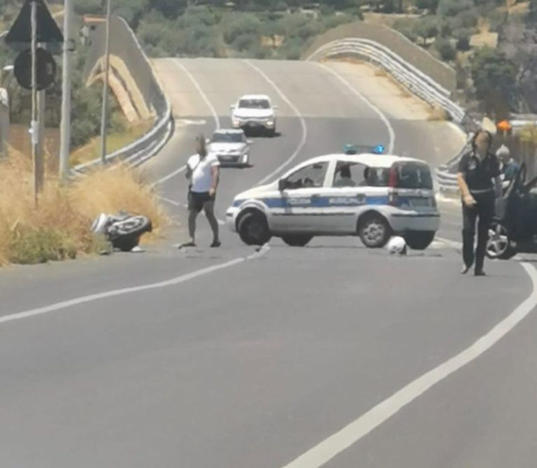 Termini Imerese, grave incidente nell’area industriale: scontro tra auto e moto