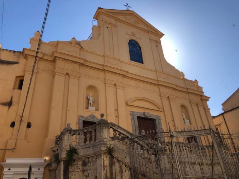 Termini Imerese: restaurata la facciata della parrocchia “Madonna della Consolazione” FOTO