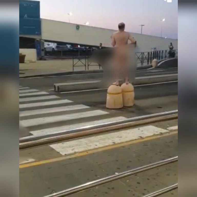 Uomo nudo all’aeroporto di Palermo: il video diventa virale FOTO E VIDEO