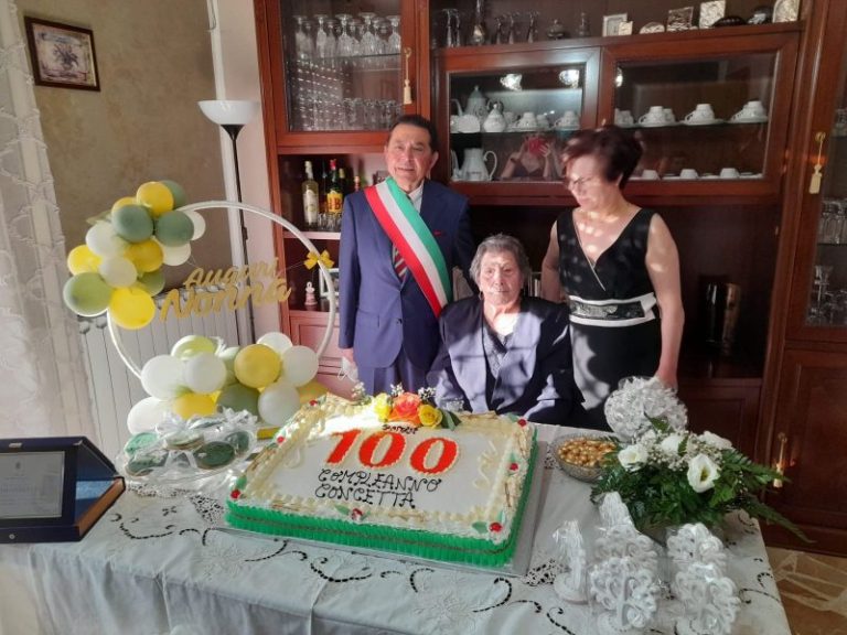 Festa per i cento anni di nonna Concetta Daino FOTO