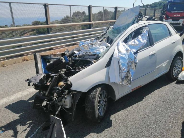 Incidente mortale sulla A20 tra Cefalù e Castelbuono: auto contro un tir