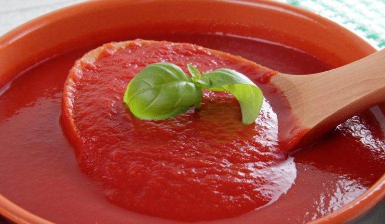 Le ricette di Himera Live: prepara in 30 minuti la salsa di pomodoro fresco con il Bimby