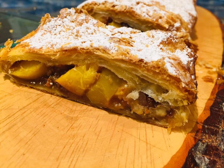 Le ricette di Himera Live: Strudel di pesche e amaretti ricetta facile