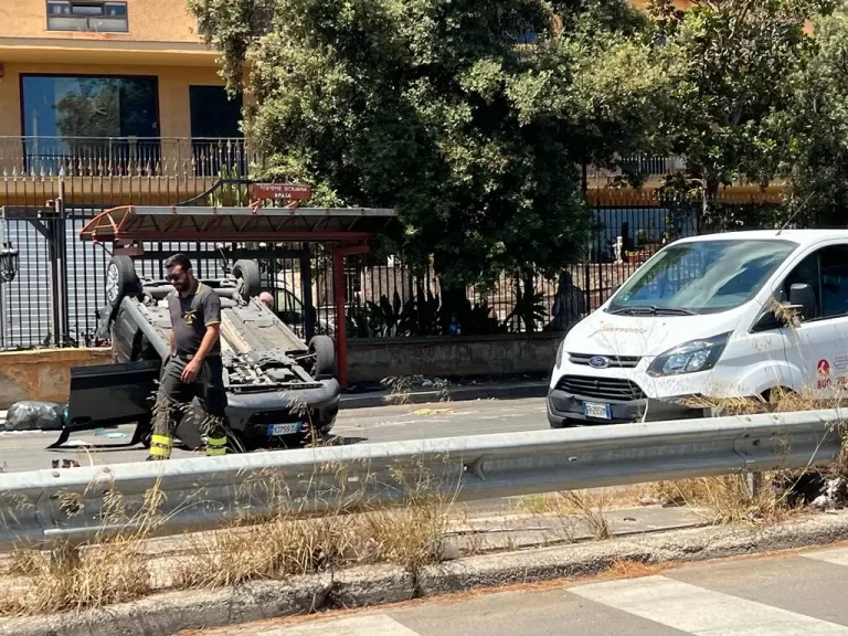 Grave incidente in viale Regione Siciliana a Palermo: auto si ribalta, due donne ferite