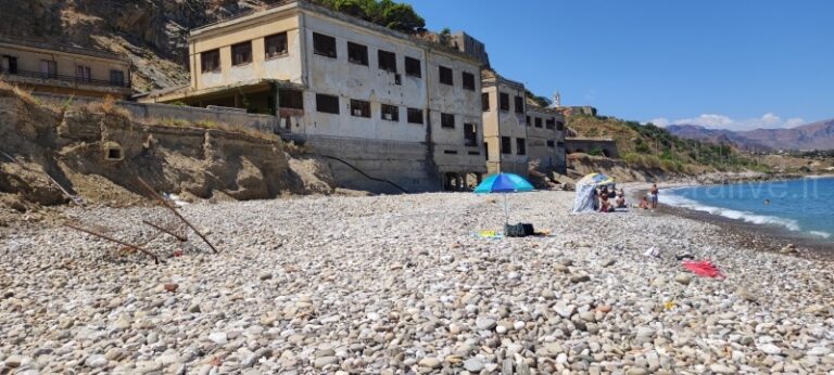 Termini Imerese: ex stabilimento Olis tra degrado e pericolo per i bagnanti FOTO