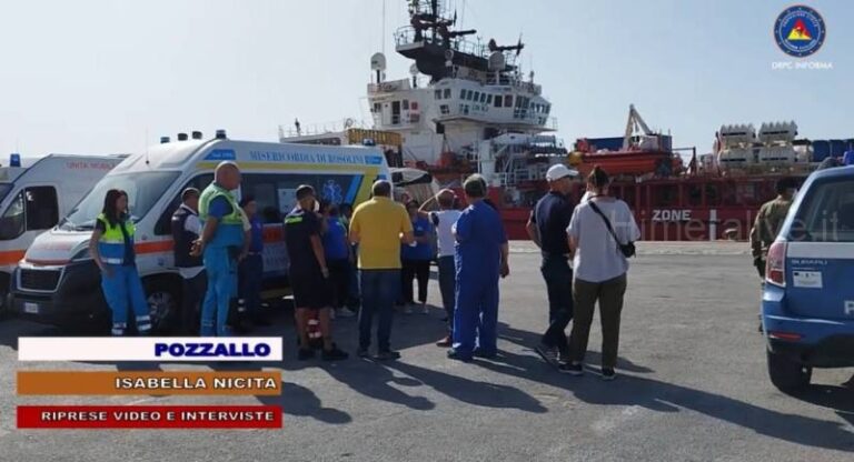 Oltre trecento migranti sbarcano a Pozzallo IL VIDEO