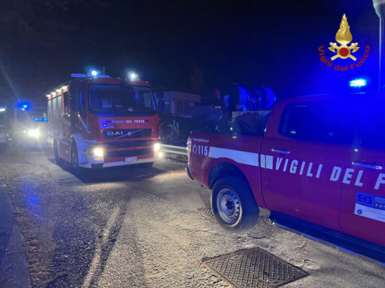 Vampe di San Giuseppe a Palermo: in fiamme rifiuti ingombranti in vari quartieri della città