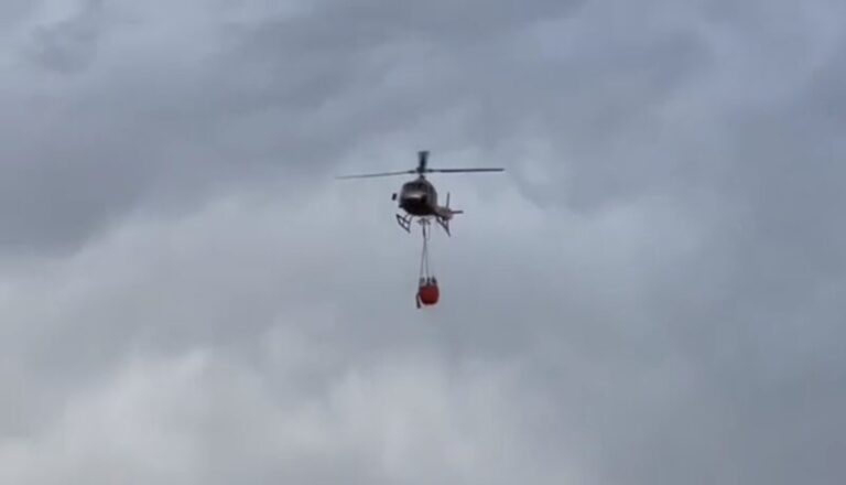 Elicotteri in azione per spegnere un incendio a Sant’Onofrio Trabia VIDEO