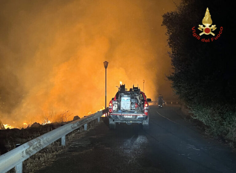 Incendi a Termini Imerese e in provincia di Palermo: Vigili fuoco al lavoro senza sosta da tre giorni VIDEO E FOTO