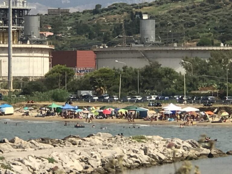 Ferragosto: nell’area industriale di Termini Imerese l’assalto dei “soliti” campeggiatori FOTO