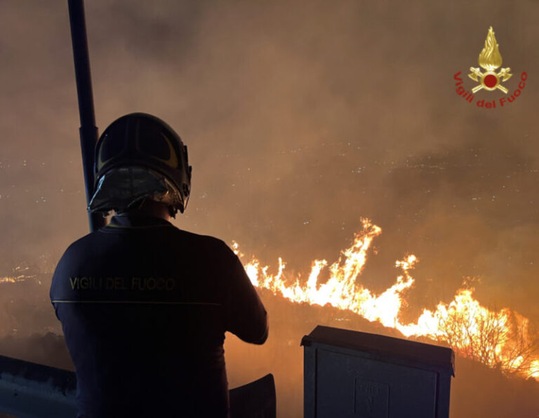 Vigili del fuoco, allarme dei sindacati: “Pochi uomini e mezzi per far fronte alle esigenze della città”