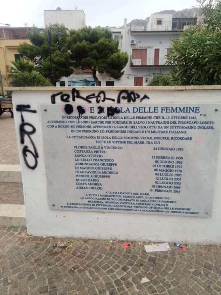 Isola delle Femmine: vandalizzata la lapide che ricorda le vittime del mare FOTO