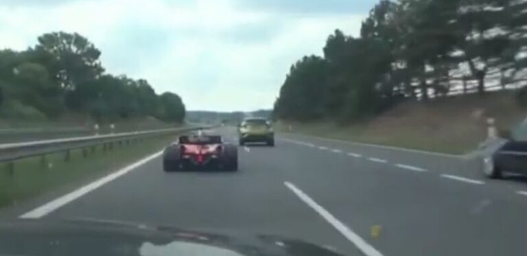 Ferrari di Formula 1 sfreccia in autostrada tra lo stupore degli autisti in coda VIDEO