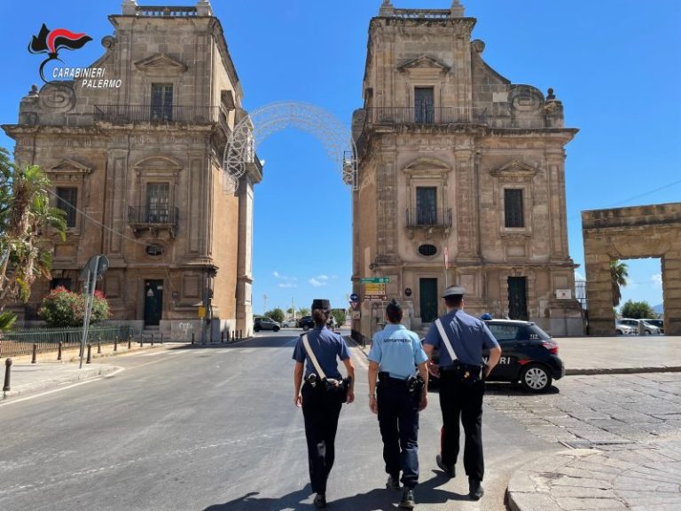 Pattuglie congiunte tra Carabinieri e colleghi di altre Forze di Polizia straniere per le vie di Palermo a supporto dei turisti