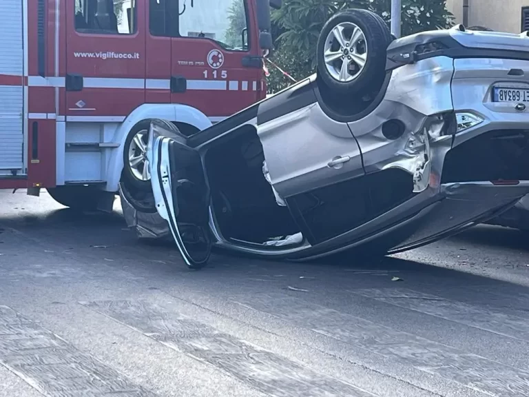 Grave incidente a Palermo: auto si ribalta, due feriti