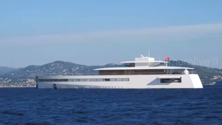 Yacht Venus di Steve Jobs nelle acque di Palermo FOTO