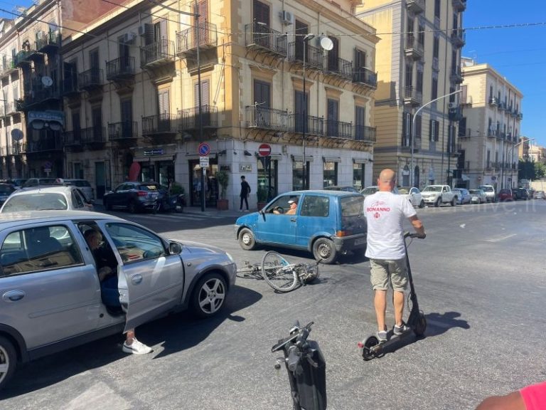 Incidente in via Oreto, una macchina ha travolto un ciclista FOTO