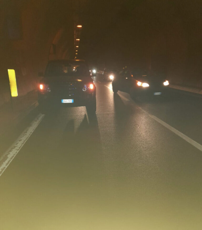 Grave incidente stradale sulla A20: tre feriti  FOTO