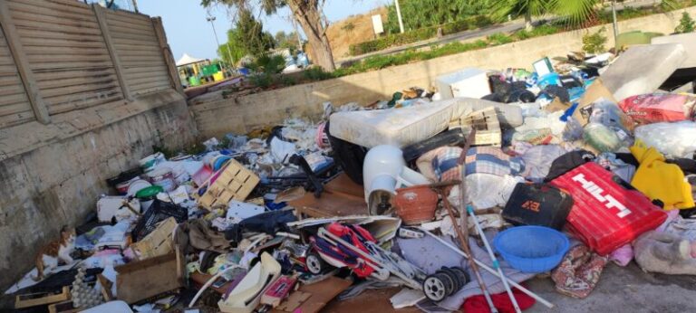 Termini Imerese: piazzale Crisone torna discarica  FOTO