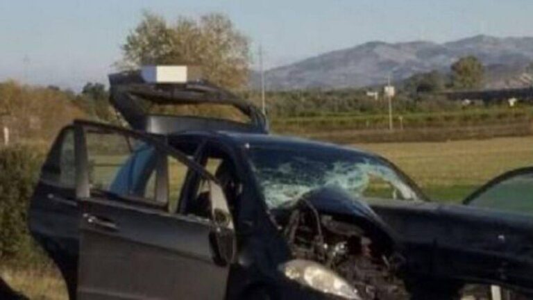 Sbanda con l’auto che viene trafitta dal gard-rail: ferito un 21 enne sulla Palermo-Mazara del Vallo