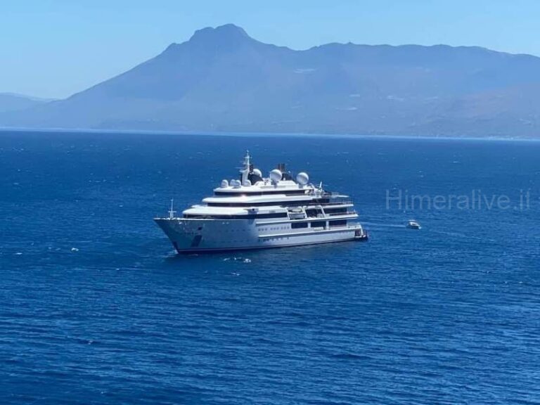 Capo Zafferano: avvistato il Katara, uno dei più grandi yacht al mondo dello sceicco Al Thani FOTO