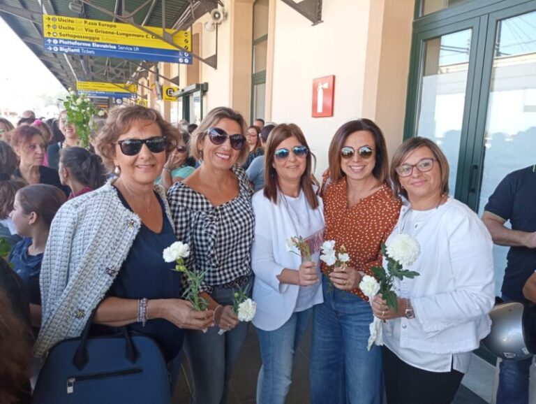 I giovani studenti della Tisia d’Imera al stazione per il passaggio del Milite Ignoto FOTO