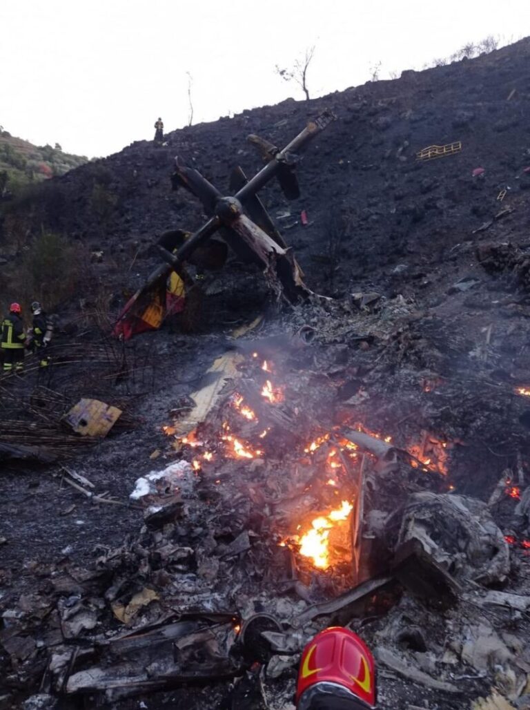 Incendi sull’Etna: perdono la vita i due piloti dei canadair VIDEO