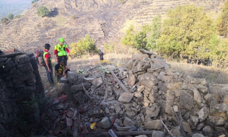 Continua l’intervento di ricerca dei piloti del canadair precipitato sull’Etna VIDEO