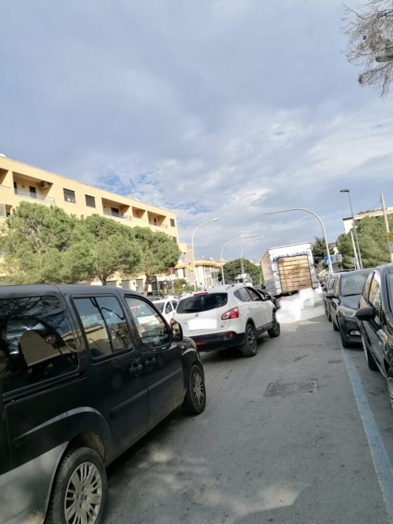 Termini Imerese: traffico in tilt in via Falcone e Borsellino