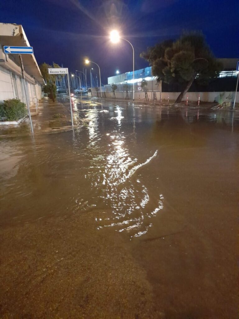 Maltempo Termini Imerese: allagata la zona della Marina, disagi nell’area industriale FOTO