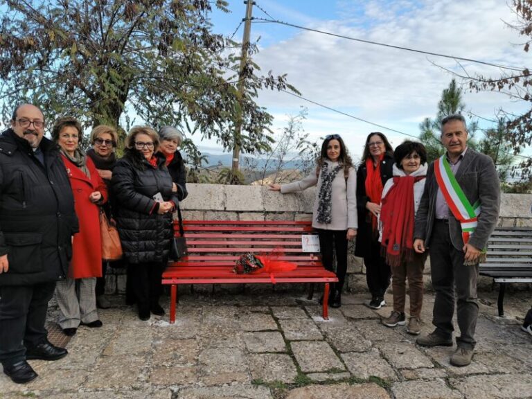 Una panchina rossa anche a Petralia Soprana: l’iniziativa della Fidapa Bpw Petralie Madonie