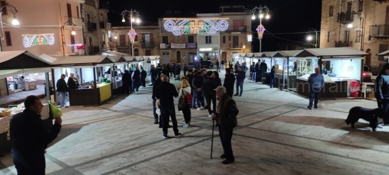 Montemaggiore Belsito: entra nel vivo la sagra dell’olio e dalla mandorla FOTO E VIDEO