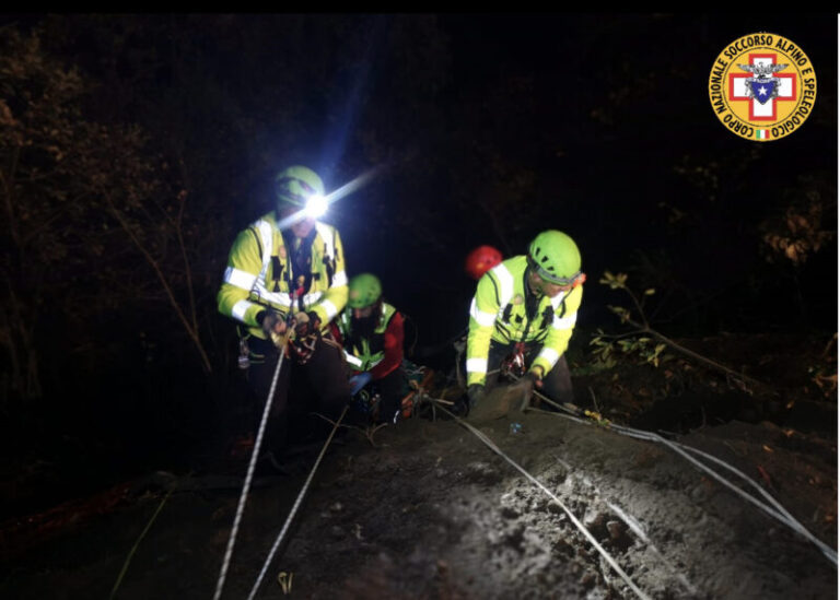 Autobetoniera finisce in un dirupo: morto il conducente